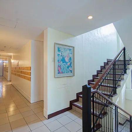 Oyo 210 Apple Tree Suites