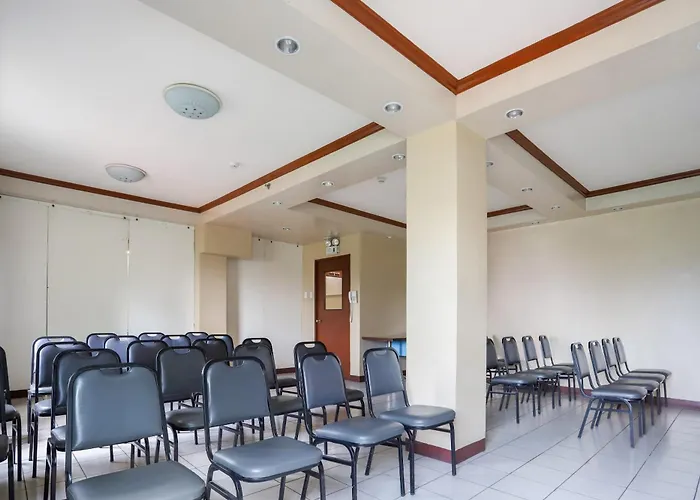 Oyo 210 Apple Tree Hotel