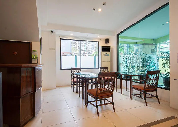Oyo 210 Apple Tree 3*