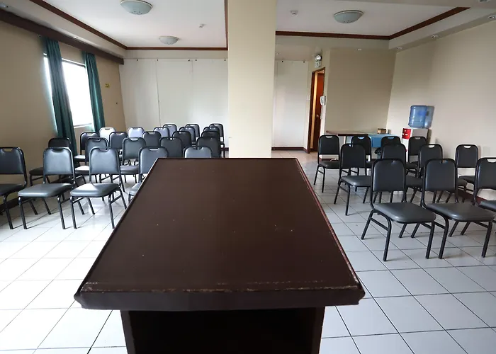 Oyo 210 Apple Tree Hotel