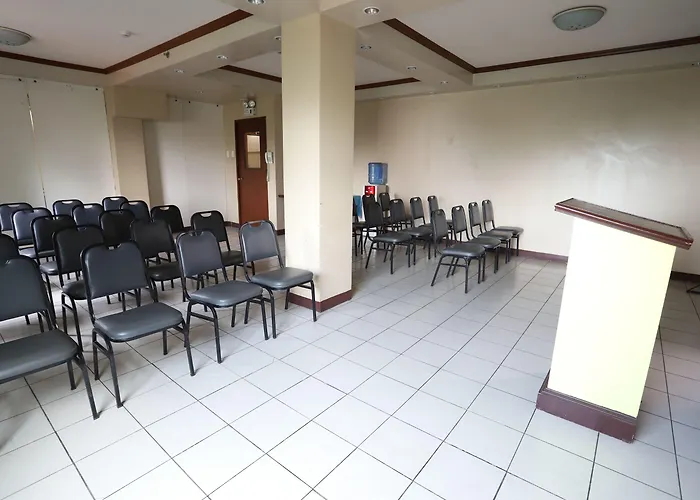 Oyo 210 Apple Tree Hotel 3*